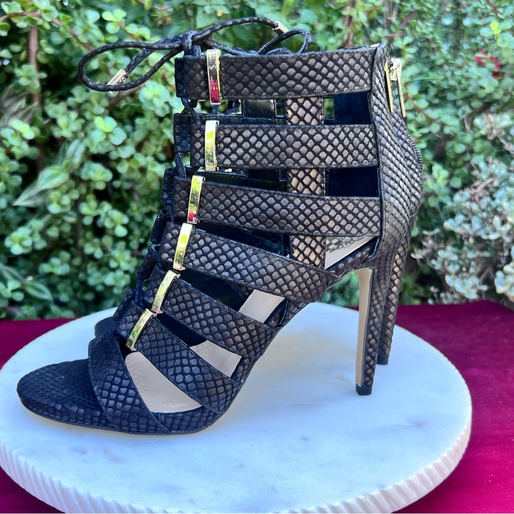 Vince Camuto 🌸New🌸Black Gold Heels Pumps - Picture 3 of 15
